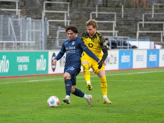 Christian Stabenau SC Wiedenbrueck, 19 in duel against William Cole Campbell Borussia Dortmund U23, 37 BVB Borussia Dortmund U23 vs SC Wiedenbrueck, Football, Regionalliga West, Matchday 17, Season 2025 2026, 30 11 2025 BVB Borussia Dortmund U23 vs SC Wiedenbrueck, Football, Regionalliga West, Matchday 17, Season 2025 2026, 30 11 2025 Dortmund Copyright: xEibner-Pressefoto DamianxKruczynx EP_DKI