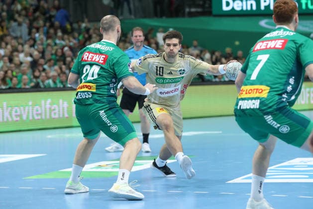 30 11 2025, xtgx, Handball, Daikin HBL, SC DHfK Leipzig TSV Hannover Burgdorf v l Renars Uscins Hannover, 10 Leipzig
