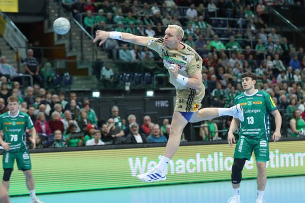 30 11 2025, xtgx, Handball, Daikin HBL, SC DHfK Leipzig TSV Hannover Burgdorf v l Justus Fischer Hannover, 54 throws goal, Torschuetze, scores goal, Treffer, scores the goal Leipzig