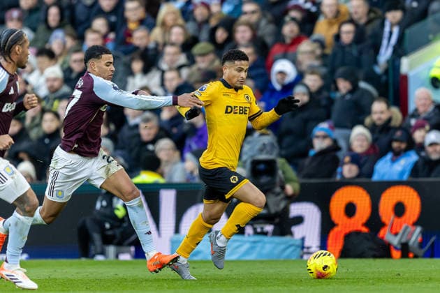 Aston Villa v Wolverhampton Wanderers Premier League 30 11 2025. Wolverhampton Wanderers midfielder Joao Gomes (8) runs forward on wing during the Premier League match between Aston Villa and Wolverhampton Wanderers at Villa Park, Birmingham, England on 30 November 2025. Birmingham Villa Park West Midlands England Editorial use only DataCo restrictions apply See www.football-dataco.com , Copyright: xManjitxNarotrax PSI-23320-0024