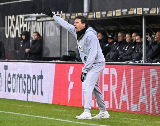 Soccer 2 Bundesliga Season 2025 26 30 11 2025 Ursapharm Arena SV Elversberg elv SV Darmstadt 98 da 0 0 Coach Vincent WAGNER SV Elversberg Soccer 2 Bundesliga SV Elversberg
