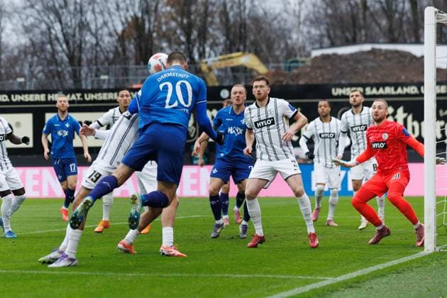 Aleksandar Vukovic SV Darmstadt 98 in a duel with Lukas Pinckert SV 07 Elversberg , SV Elversberg vs SV Darmstadt 96, Football, 2 Bundesliga, Matchday 14, Season 2025 2026, 30 11 2025 DFB regulations prohibit any use of photographs as image sequences and or quasi video SV Elversberg vs SV Darmstadt 96, Football, 2 Bundesliga, Matchday 14, Season 2025 2026, 30 11 2025 Copyright: xEibner-Pressefoto AlexanderxNeisx EP_ANS