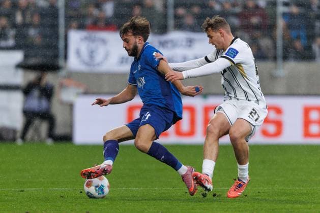 Killian Corredor SV Darmstadt 98 in duel with Lasse Guenther SV 07 Elversberg , SV Elversberg vs SV Darmstadt 96, Soccer, 2 Bundesliga, Matchday 14, Season 2025 2026, 30 11 2025 DFB regulations prohibit any use of photographs as image sequences and or quasi video SV Elversberg vs SV Darmstadt 96, Soccer, 2 Bundesliga, Matchday 14, Season 2025 2026, 30 11 2025 Copyright: xEibner-Pressefoto AlexanderxNeisx EP_ANS