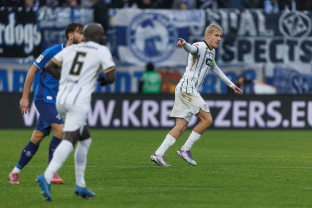 Lukas Pinckert SV 07 Elversberg conducts, SV Elversberg vs SV Darmstadt 96, Football, 2 Bundesliga, Matchday 14, Season 2025 2026, 30 11 2025 DFB regulations prohibit any use of photographs as image sequences and or quasi video SV Elversberg vs SV Darmstadt 96, Football, 2 Bundesliga, Matchday 14, Season 2025 2026, 30 11 2025 Copyright: xEibner-Pressefoto AlexanderxNeisx EP_ANS
