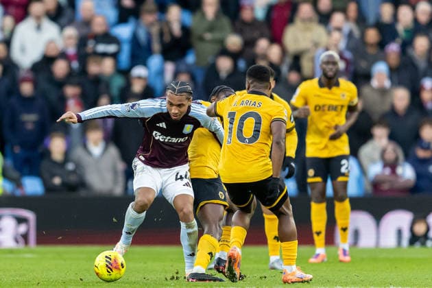 Aston Villa v Wolverhampton Wanderers Premier League 30 11 2025. Aston Villa midfielder Boubacar Kamara (44) battles for possession during the Premier League match between Aston Villa and Wolverhampton Wanderers at Villa Park, Birmingham, England on 30 November 2025. Birmingham Villa Park West Midlands England Editorial use only DataCo restrictions apply See www.football-dataco.com , Copyright: xManjitxNarotrax PSI-23320-0025