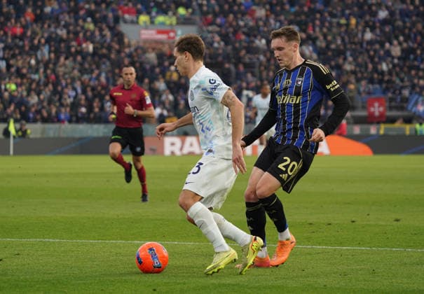 Inter s NicolÃ² Barella ....During the Serie A soccer match between Pisa and Inter at the Cetilar Arena Romeo Anconetani Stadium in Pisa; Center West Italy; saturday November 30; 2025 ; Soccer  Copyright: xAlessandroxLaxRoccax xLaPressex