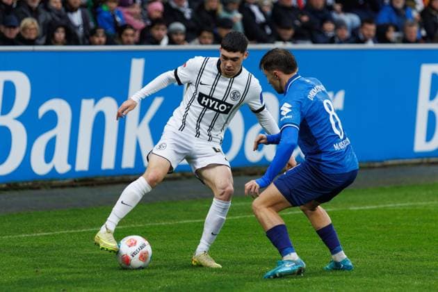 Felix Keidel SV 07 Elversberg in duel with Luca Marseiler SV Darmstadt 98 , SV Elversberg vs SV Darmstadt 96, Soccer, 2 Bundesliga, Matchday 14, Season 2025 2026, 30 11 2025 DFB regulations prohibit any use of photographs as image sequences and or quasi video SV Elversberg vs SV Darmstadt 96, Soccer, 2 Bundesliga, Matchday 14, Season 2025 2026, 30 11 2025 Copyright: xEibner-Pressefoto AlexanderxNeisx EP_ANS