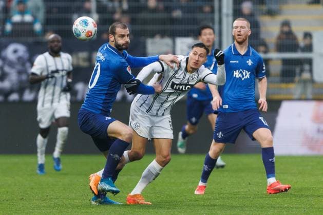 Aleksandar Vukovic SV Darmstadt 98 in duel with Younes Ebnoutalib SV 07 Elversberg , SV Elversberg vs SV Darmstadt 96, Soccer, 2 Bundesliga, Matchday 14, Season 2025 2026, 30 11 2025 DFB regulations prohibit any use of photographs as image sequences and or quasi video SV Elversberg vs SV Darmstadt 96, Soccer, 2 Bundesliga, Matchday 14, Season 2025 2026, 30 11 2025 Copyright: xEibner-Pressefoto AlexanderxNeisx EP_ANS