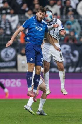 Killian Corredor SV Darmstadt 98 in header duel with Lukasz Poreba SV 07 Elversberg , SV Elversberg vs SV Darmstadt 96, Football, 2 Bundesliga, Matchday 14, Season 2025 2026, 30 11 2025 DFB regulations prohibit any use of photographs as image sequences and or quasi video SV Elversberg vs SV Darmstadt 96, Football, 2 Bundesliga, Matchday 14, Season 2025 2026, 30 11 2025 Copyright: xEibner-Pressefoto AlexanderxNeisx EP_ANS