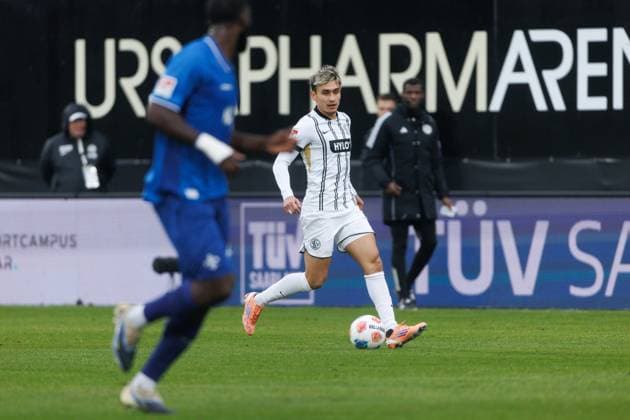 Nicholas Mickelson SV 07 Elversberg with ball, SV Elversberg vs SV Darmstadt 96, Football, 2 Bundesliga, Matchday 14, Season 2025 2026, 30 11 2025 DFB regulations prohibit any use of photographs as image sequences and or quasi video SV Elversberg vs SV Darmstadt 96, Football, 2 Bundesliga, Matchday 14, Season 2025 2026, 30 11 2025 Copyright: xEibner-Pressefoto AlexanderxNeisx EP_ANS