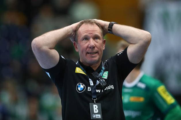 30 11 2025, xtgx, Handball, Daikin HBL, SC DHfK Leipzig TSV Hannover Burgdorf v l Frank Carstens Leipzig, coach disappointed, looks disappointed, disappointed Leipzig