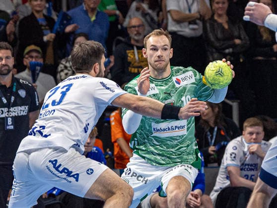 Handball, Men, Season 2025 2026, DAIKIN Handball Bundesliga 14 Matchday , Füchse Berlin TBV Lemgo, f l Tim Suton Lemgo , Mathias Gidsel Füchse Berlin , 30 11 2025, Copyright: xSebastianxRäppold MatthiasxKochx
