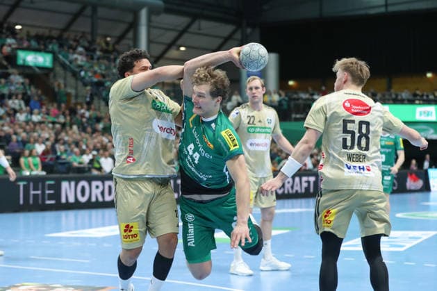 30 11 2025, xtgx, Handball, Daikin HBL, SC DHfK Leipzig TSV Hannover Burgdorf v l Blaer Hinriksson Leipzig, 44 throws goal, Torschuetze, scores goal, Treffer, scores the goal Leipzig