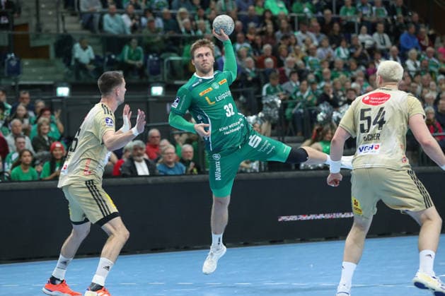 30 11 2025, xtgx, Handball, Daikin HBL, SC DHfK Leipzig TSV Hannover Burgdorf v l Franz Semper Leipzig, 32 throws goal, Torschuetze, scores goal, Treffer, scores the goal Leipzig