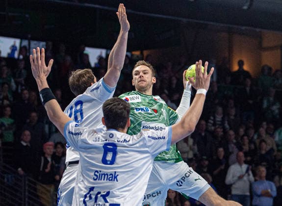 Handball, Men, Season 2025 2026, DAIKIN Handball Bundesliga 14 Matchday , Füchse Berlin TBV Lemgo, f l Hendrik Wagner Lemgo , Frederik Simak Lemgo , Mathias Gidsel Füchse Berlin , 30 11 2025, Copyright: xSebastianxRäppold MatthiasxKochx