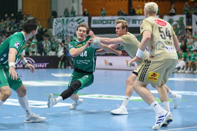 Handball DAIKIN HBL, SC DHfK Leipzig TSV Hannover Burgdorf 30 11 2025 Blaer Hinriksson 44, SC DHfK Leipzig vs Marian Michalczik 22, Hannover Burgdorf Handball, DAIKIN HBL, 1 Bundesliga, Season 2025 2026, Matchday 14 SC DHfK Leipzig vs TSV Hannover Burgdorf on 30 11 2025 at Quarterback Immobilien Arena Leipzig Copyright: xBEAUTIFULxSPORTS JanxKaeferx