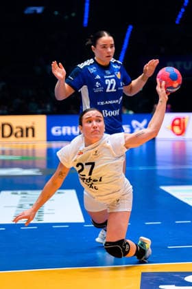 Handball, Womens World Championship, Group G Sweden Uruguay Elin Rosa Magnusdottir Iceland , Paula Eastman Ruegger Uruguay Stuttgart Porsche Arena Baden Württemberg Germany