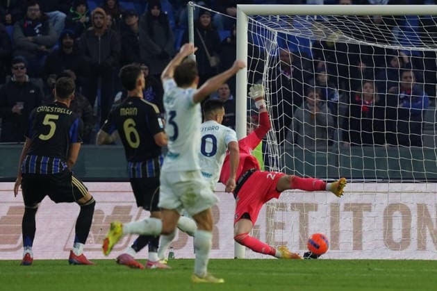 Celebrities Inter s Lautaro Martinez make a scoregoal 0-1....During the Serie A soccer match between Pisa and Inter at the Cetilar Arena Romeo Anconetani Stadium in Pisa; Center West Italy; saturday November 30; 2025 ; Soccer  Copyright: xAlessandroxLaxRoccax xLaPressex