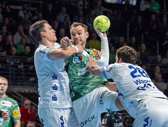 Handball, Men, Season 2025 2026, DAIKIN Handball Bundesliga 14 Matchday , Füchse Berlin TBV Lemgo, f l Frederik Simak Lemgo , Mathias Gidsel Füchse Berlin , Hendrik Wagner Lemgo , 30 11 2025, Copyright: xSebastianxRäppold MatthiasxKochx