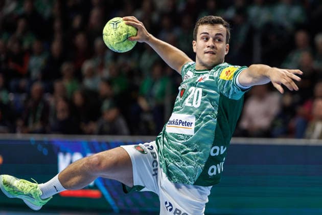 Handball Bundesliga, Füchse Berlin TBV Lemgo Lippe, Matchday 14, Max Schmeling Halle Tim Freihöfer Füchse Berlin throws the ball on goal Füchse Berlin TBV Lemgo Lippe 5350855