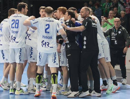 GER HBL Season 2025 2026 FÜCHSE Berlin vs TBV Lemgo Lippe, 30 11 25, Max Schmeling Halle, Berlin, pre-match warm-up, Team TBV Lemgo Lippe