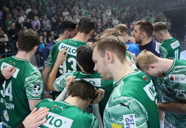 GER HBL season 2025 2026 FÜCHSE Berlin vs TBV Lemgo Lippe, 30 11 25, Max Schmeling Halle, Berlin, swearing-in, before the game, Team FÜCHSE Berlin