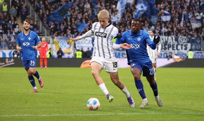 30 11 2025, Football, Men, 2 Bundesliga, Season 2025 2026, SV 07 Elversberg SV Darmstadt 98, Lukas Pinckert SV 07 Elversberg Merveille Papela SV Darmstadt 98 Elversberg Ursapharm Arena an der Kaiserlinde Saarland Germany DEU Copyright: xFabianxKleerx