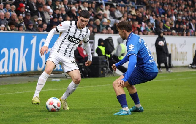 30 11 2025, Football, Men, 2 Bundesliga, Season 2025 2026, SV 07 Elversberg SV Darmstadt 98, Felix Keidel SV 07 Elversberg Luca Marseiler SV Darmstadt 98 Elversberg Ursapharm Arena an der Kaiserlinde Saarland Germany DEU Copyright: xFabianxKleerx