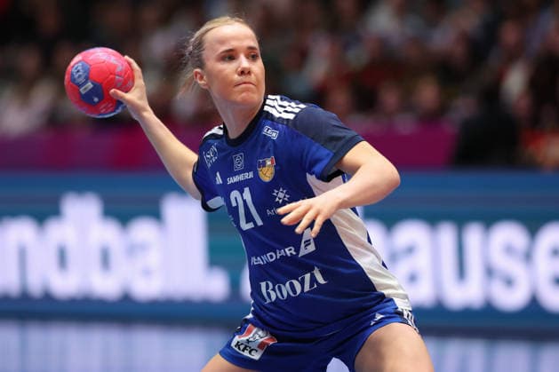 Iceland Uruguay, IHF Womens Handball World Championship Sandra Erlingsdottir Iceland, 21 preliminary round match of the Womens Handball World Championship between Iceland and Uruguay on November 30, 2025 at the Porsche Arena in Stuttgart , Stuttgart Baden Württemberg Germany Porsche Arena
