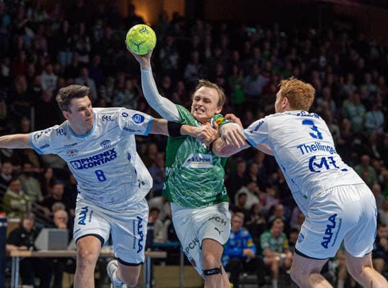 Handball, Men, Season 2025 2026, DAIKIN Handball Bundesliga 14 Matchday , Füchse Berlin TBV Lemgo, f l Frederik Simak Lemgo , Tobias Gröndahl Füchse Berlin , Nicolai Theilinger Lemgo , 30 11 2025, Copyright: xSebastianxRäppold MatthiasxKochx