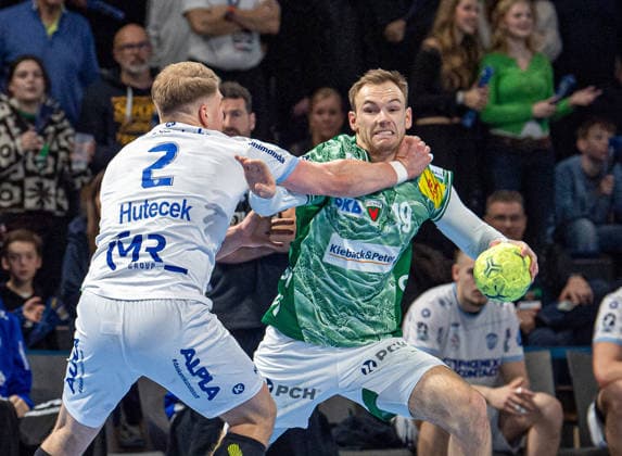 Handball, Men, Season 2025 2026, DAIKIN Handball Bundesliga 14 Matchday , Füchse Berlin TBV Lemgo, v l Lukas Hutecek Lemgo , Mathias Gidsel Füchse Berlin , 30 11 2025, Copyright: xSebastianxRäppold MatthiasxKochx