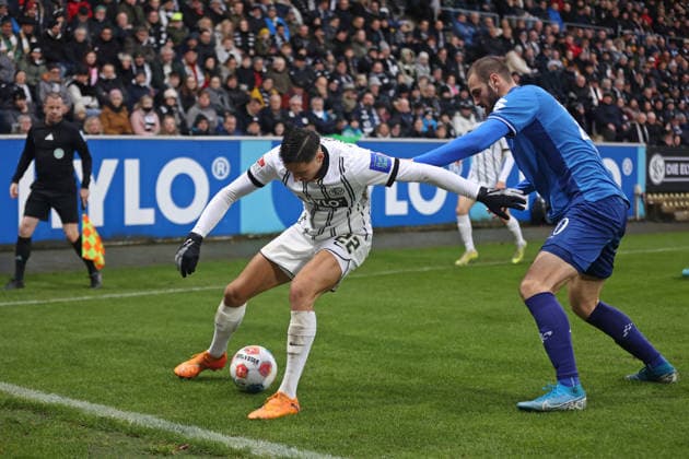 30 11 2025, Football, Men, 2 Bundesliga, Season 2025 2026, SV 07 Elversberg SV Darmstadt 98, Younes Ebnoutalib SV 07 Elversberg Aleksandar Vukotic SV Darmstadt 98 Elversberg Ursapharm Arena an der Kaiserlinde Saarland Germany DEU Copyright: xFabianxKleerx