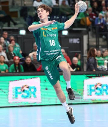 Leipzig, 30 11 2025, Arena Leipzig, Handball, Bundesliga, 14 Spieltag , SC DHfK Leipzig vs TSV Hannover Burgdorf, Im Bild Staffan Peter 18, Leipzig , Nur zur redaktionellen Nutzung Only editorial use , DHB HBL regulations prohibit any use of photographs as image sequences and or quasi video ,