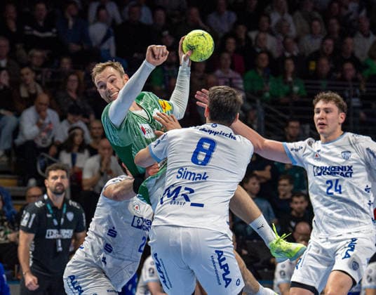 Handball, Men, Season 2025 2026, DAIKIN Handball Bundesliga 14 Matchday , Füchse Berlin TBV Lemgo, f l Tim Suton Lemgo , Mathias Gidsel Füchse Berlin , Frederik Simak Lemgo , Joel Willecke Lemgo , 30 11 2025, Copyright: xSebastianxRäppold MatthiasxKochx