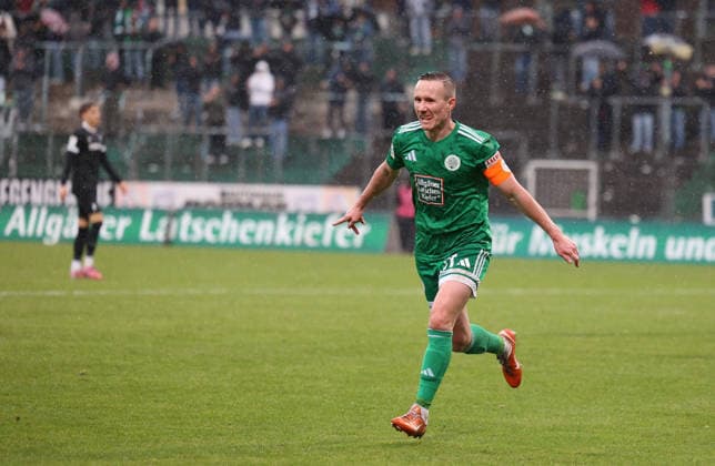 30 11 2025, Football, Men, Regionalliga Südwest, Season 2025 2026, FC 08 Homburg SC Freiburg II, Markus Mendler FC 08 Homburg celebrates his goal Homburg Waldstadion Saarland Germany DEU Copyright: xJürgenxSchumacherx