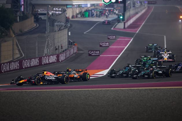 F1 - QATAR GRAND PRIX 2025 Start 01 VERSTAPPEN Max (nld), Red Bull Racing RB21, action during the 2025 Formula 1 Qatar Grand Prix, 23th round of the 2025 FIA Formula One World Championship, WM, Weltmeisterschaft from November 28 to 30, 2025 on the Lusail International Circuit, in Lusail, Qatar -  Copyright: xEricxAlonsox