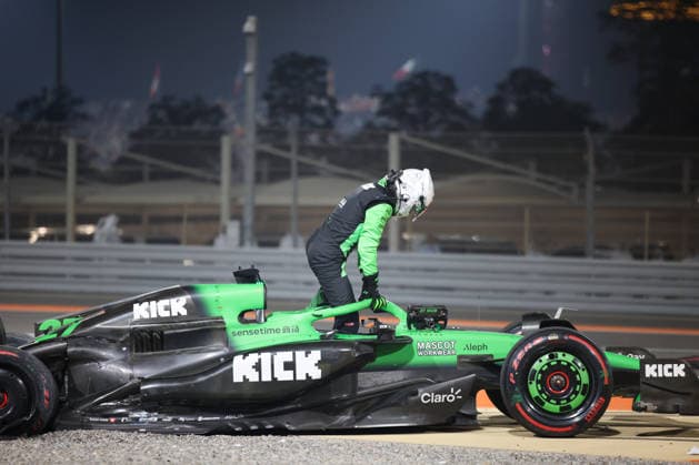 Nico Huelkenberg Stake F1 Team Kick Sauber, 27 , Accident, Race, Race, QAT, Formula 1 World Championship, Qatar Grand Prix, Doha, Lusail, Lusail International Circuit, Sunday, Race Day, 30 11 2025 QAT, Formula 1 World Championship, Qatar Grand Prix, Doha, Lusail, Lusail International Circuit, Sunday, Race Day, 30 11 2025 Doha Copyright: xEibner-Pressefoto AnnikaxGrafx EP_AGF