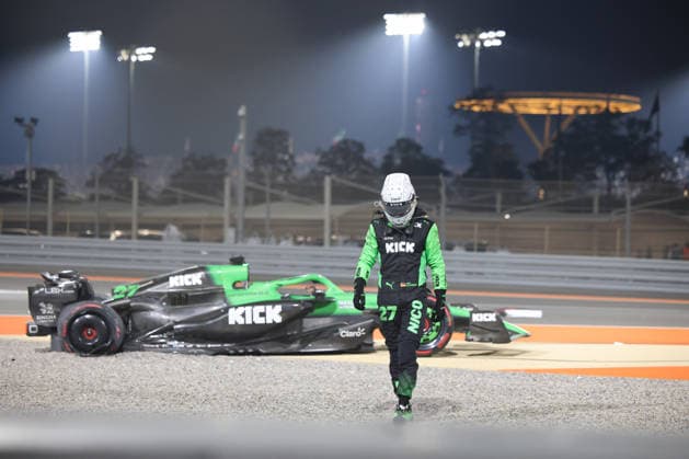 Nico Huelkenberg Stake F1 Team Kick Sauber, 27 , Accident, Race, Race, QAT, Formula 1 World Championship, Qatar Grand Prix, Doha, Lusail, Lusail International Circuit, Sunday, Race Day, 30 11 2025 QAT, Formula 1 World Championship, Qatar Grand Prix, Doha, Lusail, Lusail International Circuit, Sunday, Race Day, 30 11 2025 Doha Copyright: xEibner-Pressefoto AnnikaxGrafx EP_AGF