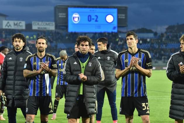 Players of Pisa disappointment at the end of the match during Pisa SC vs Inter - FC Internazionale, Italian soccer Serie A match in Pisa, Italy, November 30 2025  Copyright: xGabrielexMasotti IPAxSportx xipa-agency.netx xx IPA_68560759 IPA_Agency_IPA68560759