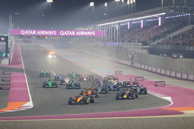 Alexander Albon Atlassian Williams Racing, 23 , Lance Stroll Aston Martin Aramco Formula One Team, 18 , Pierre Gasly BWT Alpine F1 Team, 10 , Oliver Bearman MoneyGram Haas F1 Team, 87 , Esteban Ocon MoneyGram Haas F1 Team, 31 , Lewis Hamilton Scuderia Ferrari HP, 44 , Charles Leclerc Scuderia Ferrari HP, 16 , Lando Norris McLaren Formula 1 Team, 04 , Oscar Piastri McLaren Formula 1 Team, 81 , Fernando Alonso Aston Martin Aramco Formula One Team, 14 , Max Verstappen Oracle Red Bull Racing, 01 , Carlos Sainz Atlassian Williams Racing, 55 , George Russell Mercedes AMG Petronas Formula One Team, 63 , Andrea Kimi Antonelli Mercedes AMG Petronas Formula One Team, 12 , Race start, Race, Race, QAT, Formula 1 World Championship, Qatar Grand Prix, Doha, Lusail, Lusail International Circuit, Sunday, Race Day, 30 11 2025 QAT, Formula 1 World Championship, Qatar Grand Prix, Doha, Lusail, Lusail International Circuit, Sunday, Race Day, 30 11 2025 Doha Copyright: xEibner-Pressefoto AnnikaxGrafx EP_AGF