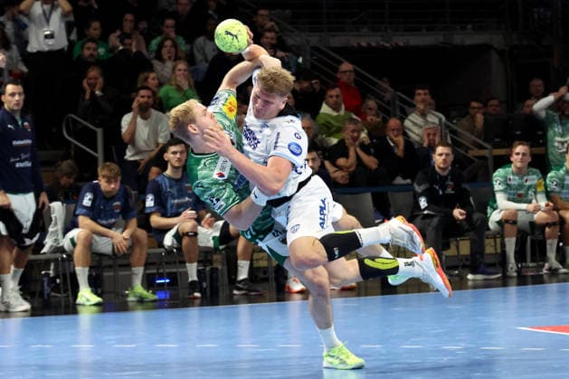 DEU, DHB, 1 HBL, Fuechse Berlin vs TBV Lemgo Lippe , 30 11 2025, Max Schmeling Halle, Berlin, DEU, DHB, 1 HBL, Fuechse Berlin vs TBV Lemgo Lippe , pictured Matthes Langhoff Fuechse Berlin 25 , Lukas Hutecek Lemgo 2 nordphotoxGmbHx xEngler nph00076