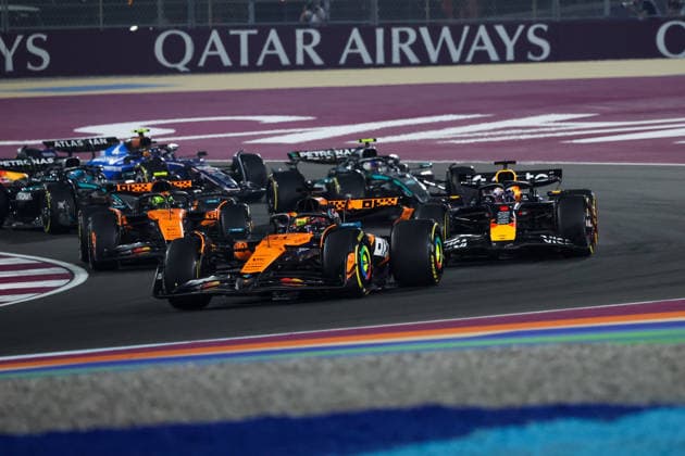 F1 - QATAR GRAND PRIX 2025 01 VERSTAPPEN Max (nld), Red Bull Racing RB21, action Start 81 PIASTRI Oscar (aus), McLaren F1 Team MCL39, action during the 2025 Formula 1 Qatar Grand Prix, 23th round of the 2025 FIA Formula One World Championship, WM, Weltmeisterschaft from November 28 to 30, 2025 on the Lusail International Circuit, in Lusail, Qatar - Copyright: xFLORENTxGOODENx