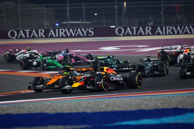F1 - QATAR GRAND PRIX 2025 Start 01 VERSTAPPEN Max (nld), Red Bull Racing RB21, action 04 NORRIS Lando (gbr), McLaren F1 Team MCL39, action during the 2025 Formula 1 Qatar Grand Prix, 23th round of the 2025 FIA Formula One World Championship, WM, Weltmeisterschaft from November 28 to 30, 2025 on the Lusail International Circuit, in Lusail, Qatar - Copyright: xFLORENTxGOODENx