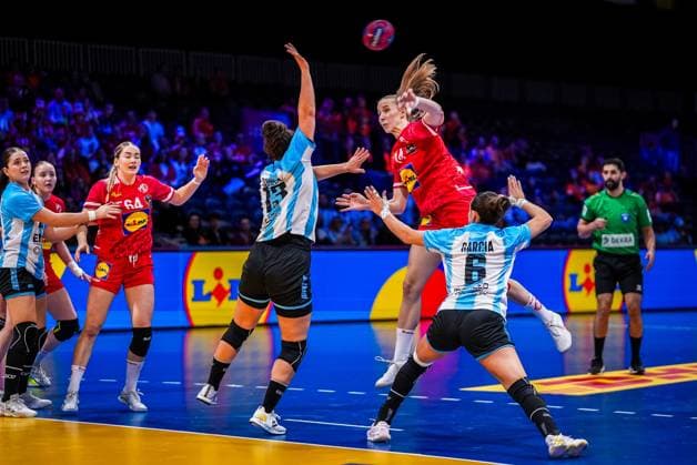 ROTTERDAM , 30-11-2025 , Rotterdam Ahoy , Womens World Championship, WM, Weltmeisterschaft Handball 2025 , match between Austria and Argentina , picture shows Austria player Klara Schhlegel Austria - Argentina (women)  x32275807x Copyright: