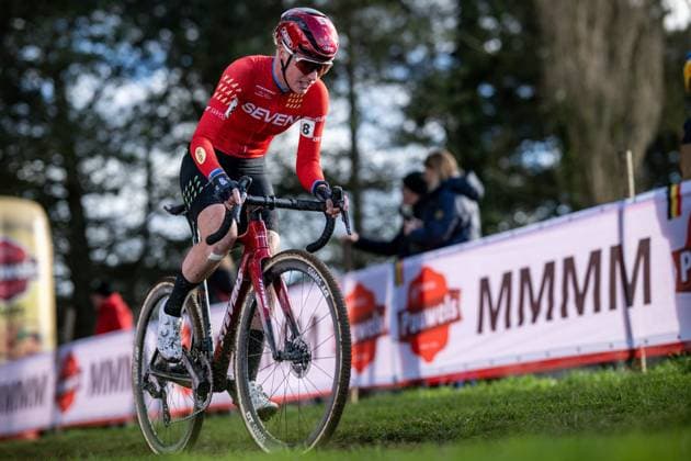 Dutch Aniek Van Alphen pictured in action during the women s race at the Cyclocross World Cup cyclocross event in Flamanville, France, Sunday 30 November 2025, the 2nd stage (out of 12) in the World Cup of the 2025-2026 season. DAVIDxPINTENS  x145408723x