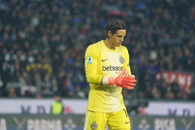 Inter s Yann Sommer ....During the Serie A soccer match between Pisa and Inter at the Cetilar Arena Romeo Anconetani Stadium in Pisa; Center West Italy; saturday November 30; 2025 ; Soccer  Copyright: x AlessandroxLaxRoccax