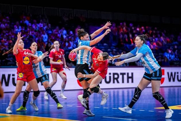 ROTTERDAM , 30-11-2025 , Rotterdam Ahoy , Womens World Championship, WM, Weltmeisterschaft Handball 2025 , match between Austria and Argentina , picture shows Austria player Ana Pandza Austria - Argentina (women)  x32276151x Copyright:
