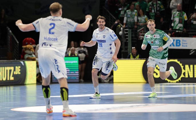 Hendrik Wagner 28 celebrates after his 33 34 winning goal Joy Emotion Cheers Sport Handball HBL Bundesliga Men 14 Matchday Season 2025 2026 30 11 2025 Füchse Berlin vs TBV Lemgo Lippe