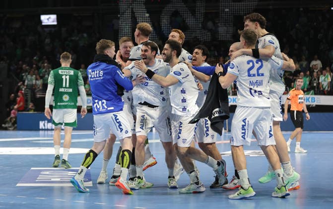 Lemgo team cheers after the end of the match Joy Emotion Cheers Final cheer Sport Handball HBL Bundesliga Men 14 Matchday Season 2025 2026 30 11 2025 Füchse Berlin vs TBV Lemgo Lippe