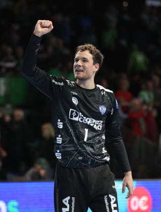 Goalkeeper Constantin Möstl, Lemgo team cheers after the end of the match Joy Emotion Cheers Final cheer Sport Handball HBL Bundesliga Men 14 Matchday Season 2025 2026 30 11 2025 Füchse Berlin vs TBV Lemgo Lippe